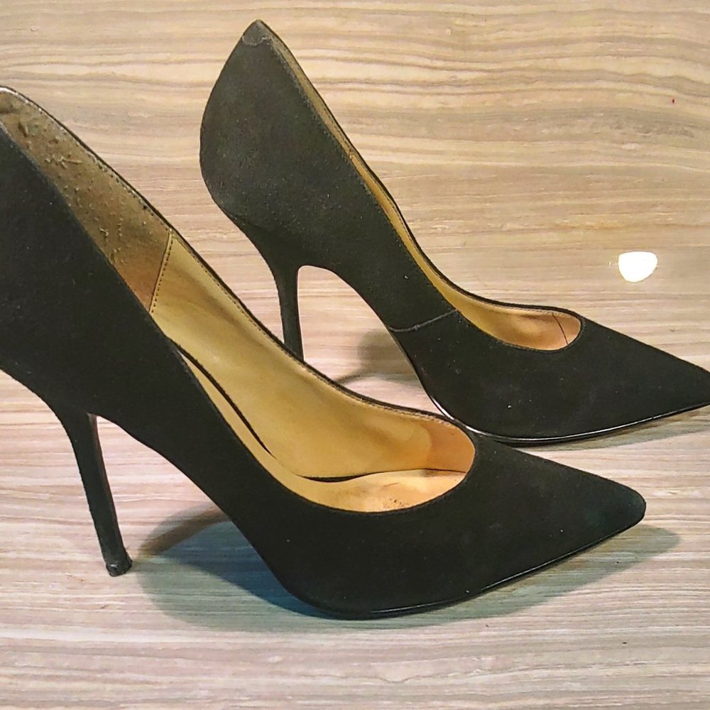 Size 8 Kelsi Dagger black heels in excellent condition.